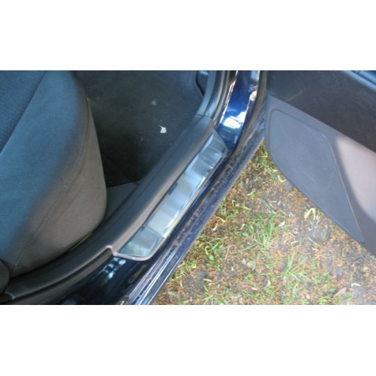 NataNiko Накладки на пороги для Hyundai Elantra (HD) '06-11 (Premium+carbon к-кт 4 шт.) NataNiko Накладки на пороги для Hyundai Elantra (HD) '06-11 (Premium+carbon к-кт 4 шт.)