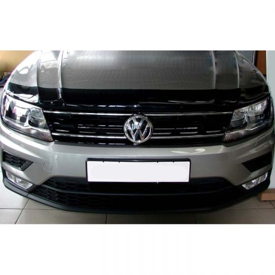 SIM Volkswagen Tiguan II '15- Дефлектор капота "мухобойка" (темный) SIM Volkswagen Tiguan II '15- Дефлектор капота "мухобойка" (темный)