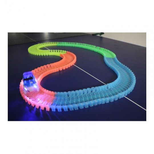 Гоночная трасса светящаяся в темноте Детский конструктор трек Magic Tracks 220 деталей Гоночная трасса светящаяся в темноте Детский конструктор трек Magic Tracks 220 деталей