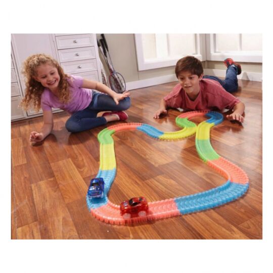Гоночная трасса светящаяся в темноте Детский конструктор трек Magic Tracks 220 деталей Гоночная трасса светящаяся в темноте Детский конструктор трек Magic Tracks 220 деталей