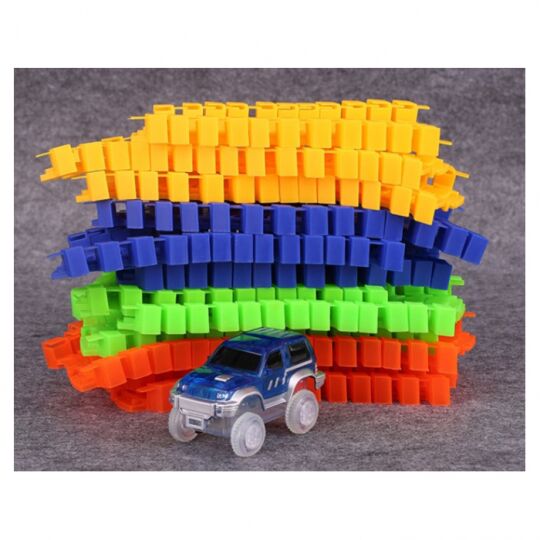 Гоночная трасса светящаяся в темноте Детский конструктор трек Magic Tracks 220 деталей Гоночная трасса светящаяся в темноте Детский конструктор трек Magic Tracks 220 деталей